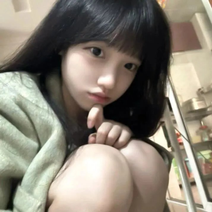公寓里的两个女人
